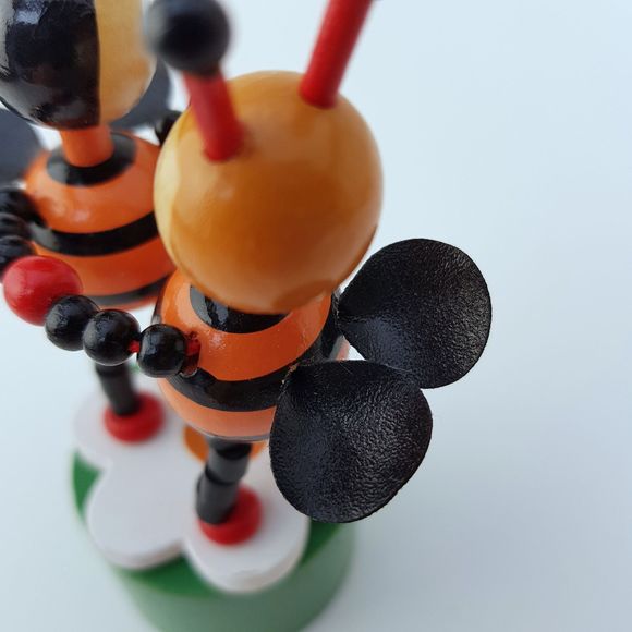 2 Bees Dancing Thumb Puppet Wood Collapsible Push Button Boogie Bugs VTG 4.5" - Picture 6 of 12